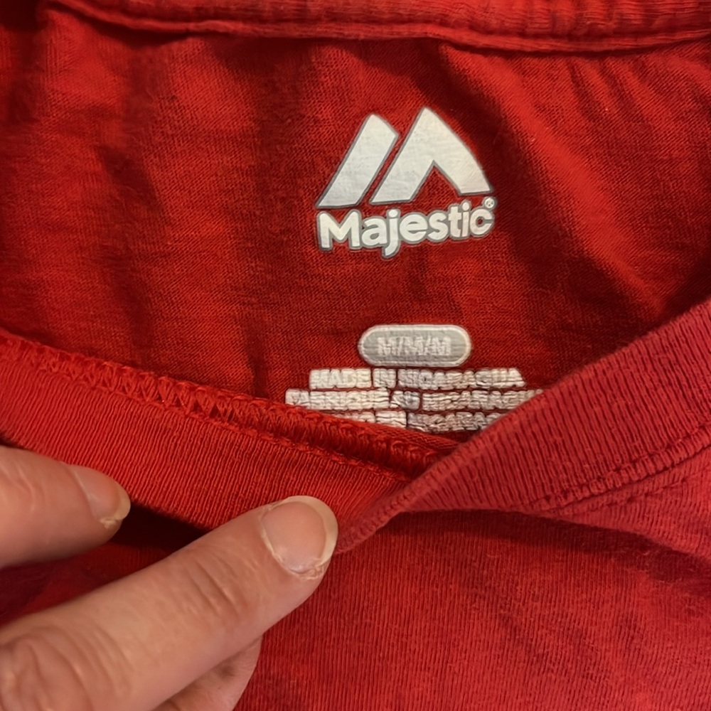 Men’s medium Reds T - Picture 3 of 3